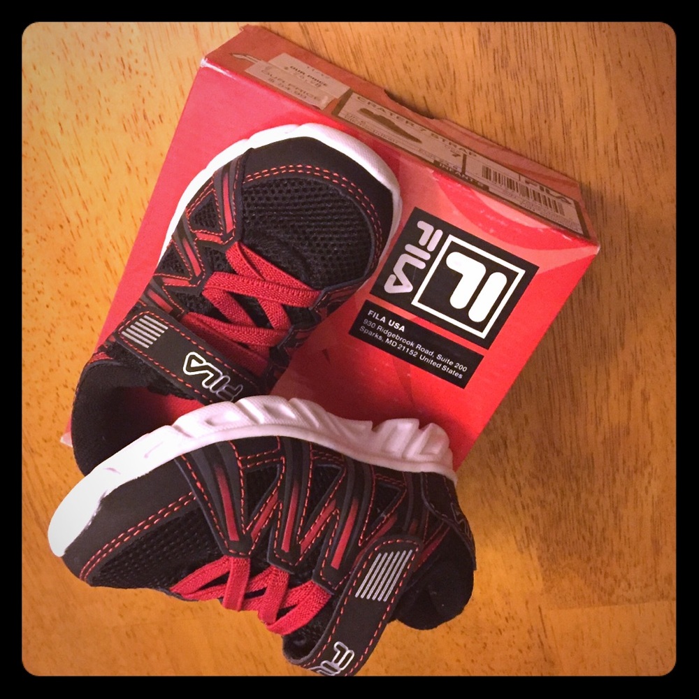 👣Infant Boys Sz 7 shoes NWBox👣